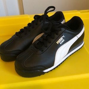 Never worn Puma sneakers